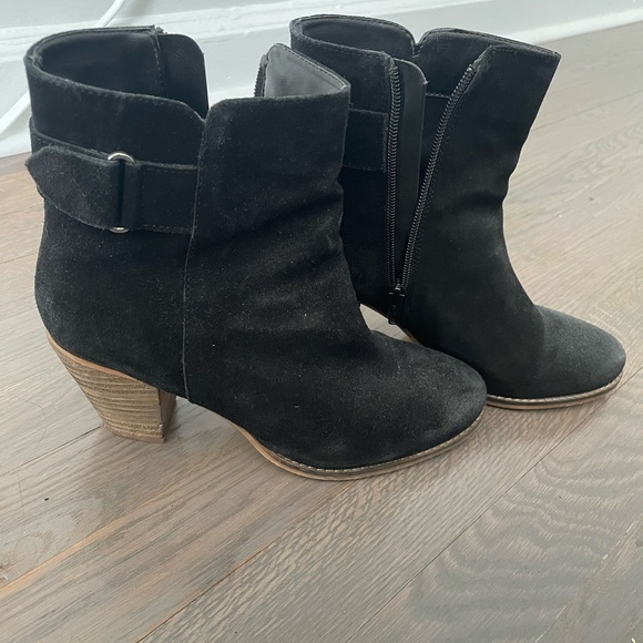 Black suede small heel bootie size 8.5 never worn - Picture 1 of 2